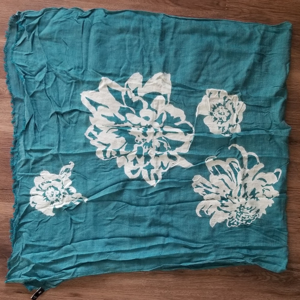 Gap Scarf - Picture 3 of 4